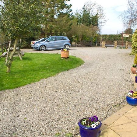 Wayside Guest House Albrighton Exterior photo