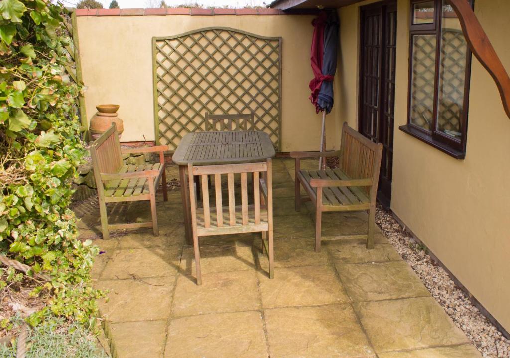 Wayside Guest House Albrighton Exterior photo
