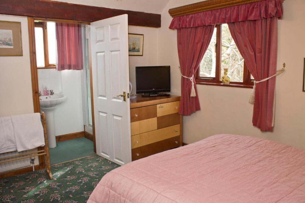 Wayside Guest House Albrighton Exterior photo